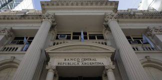 Argentina Curbs Peso Volatility to Stabilize Exchange Rate Argentina Curbs Peso Volatility to Stabilize Exchange Rate